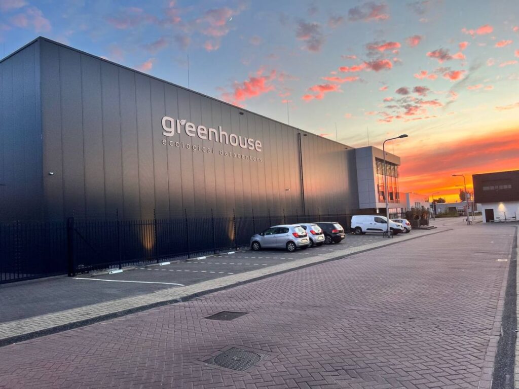 Noord-Europese zeekabel IOEMA landt bij Greenhouse Datacenters in het Westland